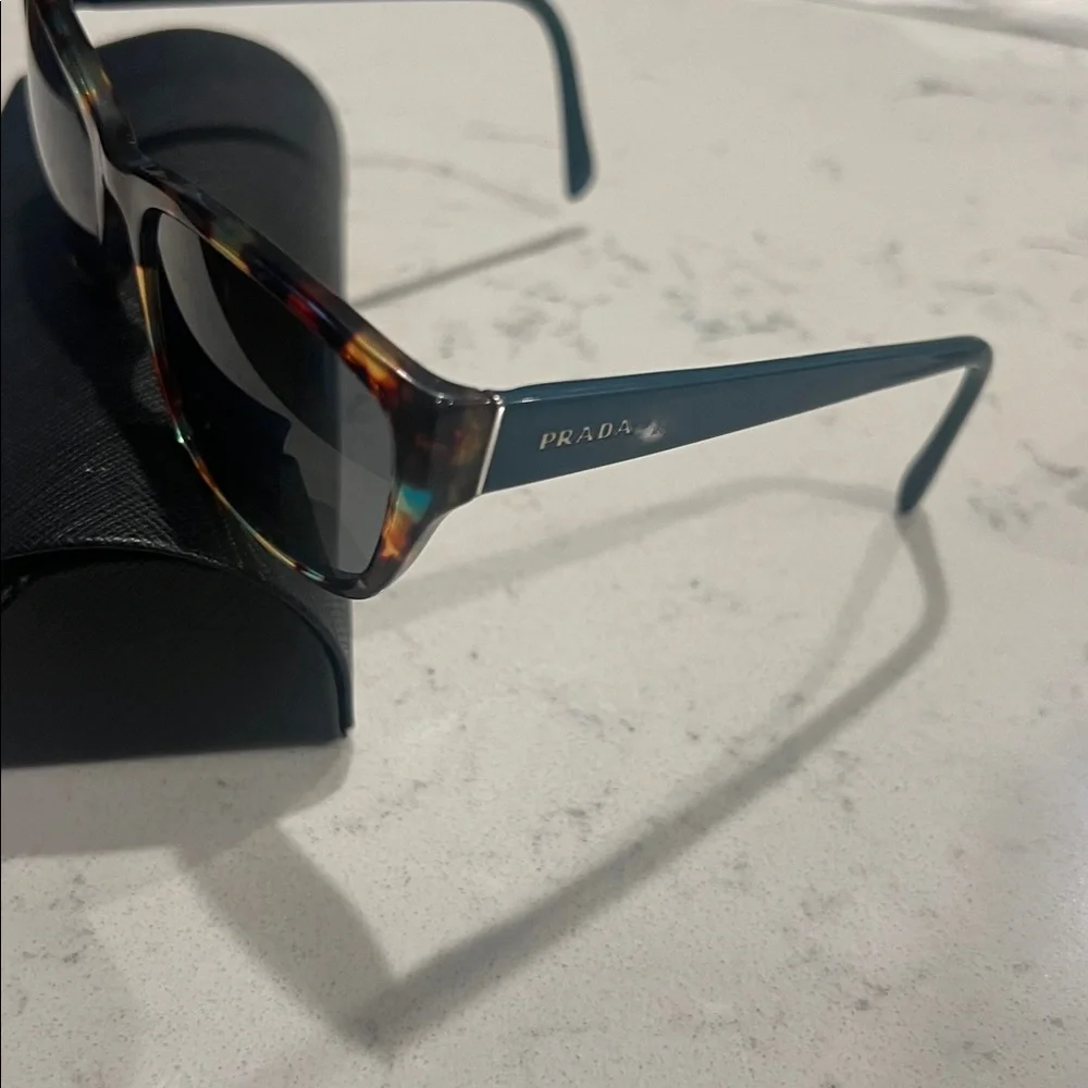 Prada “frames” - Picture 3 of 6